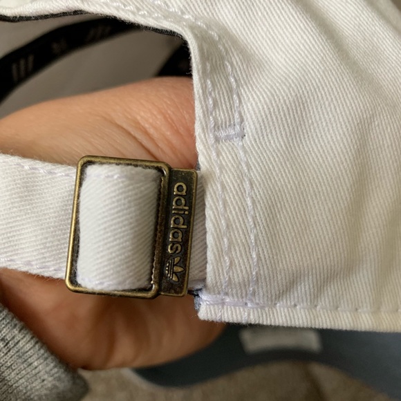 Adidas Women’s fit hat - Picture 3 of 5